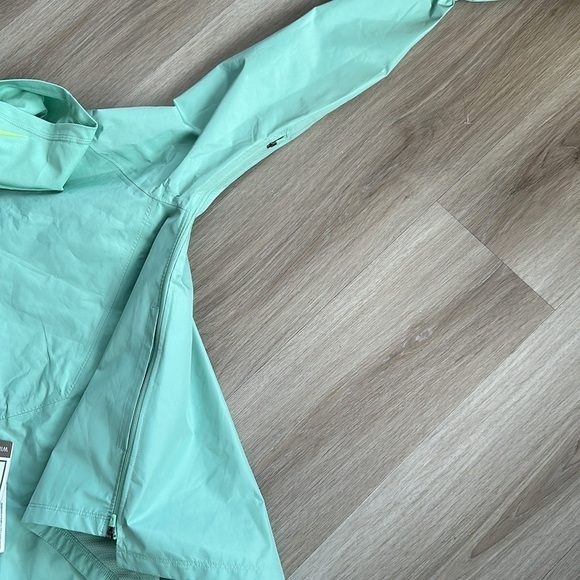 Nike women GORE-TEX INFINIUM ™ Trail Running Jacket - Picture 9 of 10